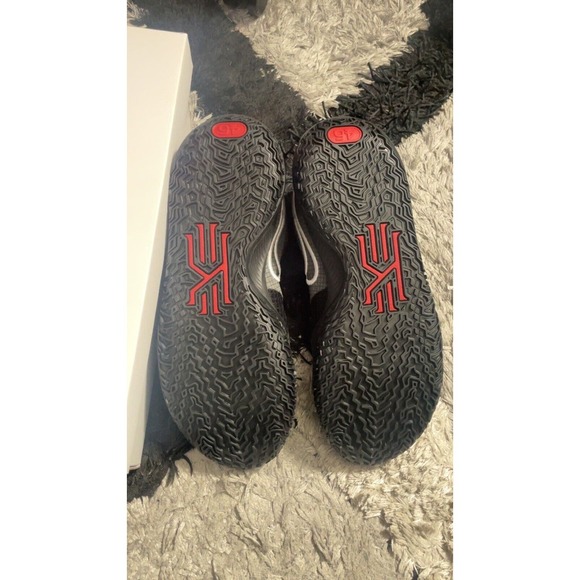 Nike Kyrie 4 Low “Bred” CW3985-006 Size 12 Basketball Shoes